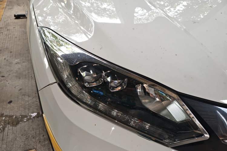 Used Honda Vezel 2017 1.8L CVT Front-Wheel Drive Pioneer Edition Right Front Headlight