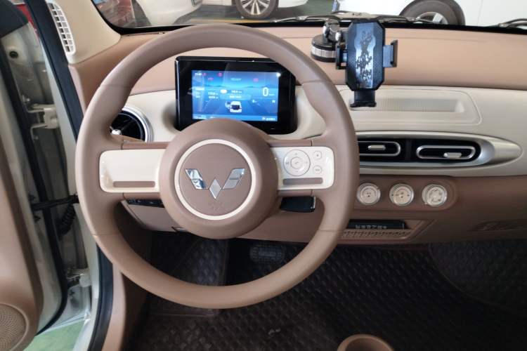 Used Wuling Hongguang MINIEV 2025 Four-Door Version Advanced Edition Steering Wheel