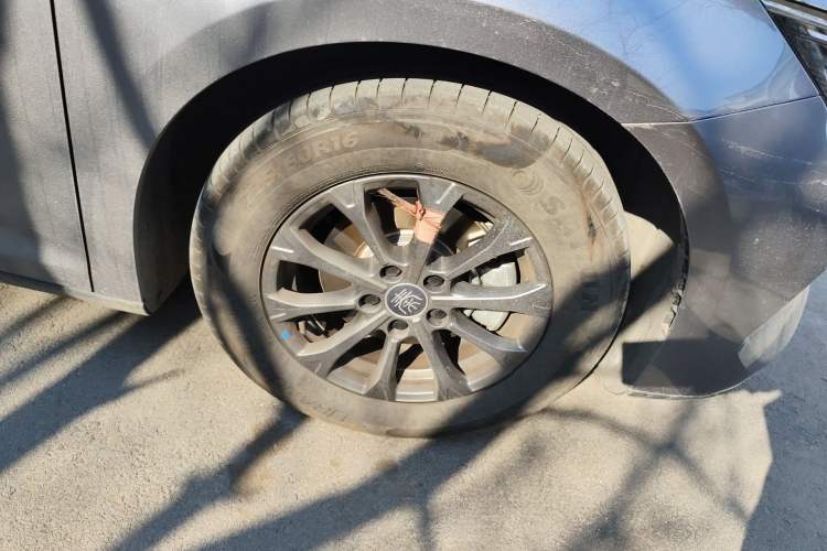 Used BYD Qin L 2024 DM-i 80KM Leading Model Right Front Wheel Hub