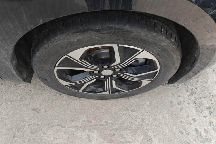 Used Hongqi E-QM5 2023 Revised Version Basic Travel Edition Right Front Wheel Hub