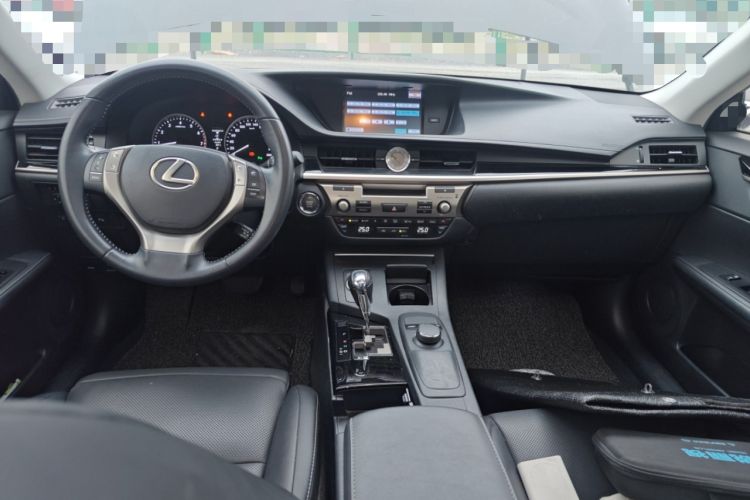 Used Lexus ES 2014 250 Elite Edition Center Console