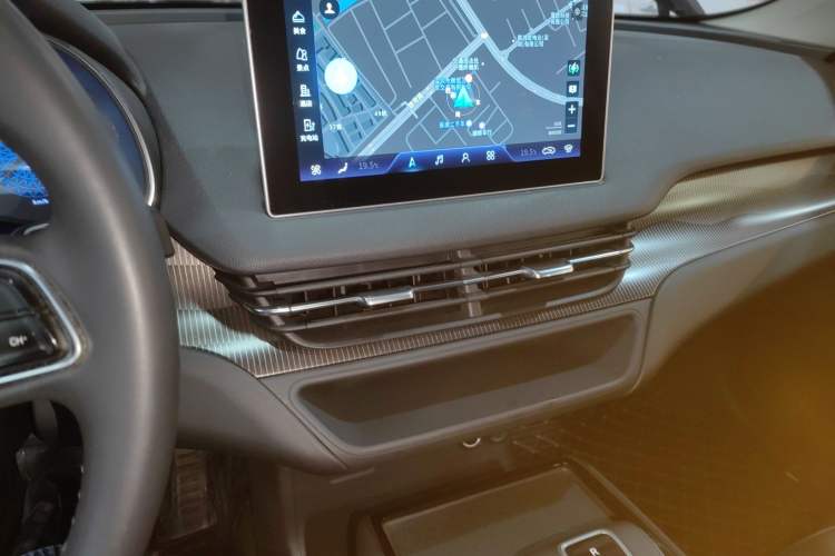 Used Hongqi E-QM5 2022 431 km Charge & Enjoy Edition
