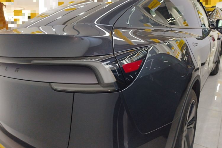 Used Tesla Model Y 2025 Long-Range All-Wheel-Drive Version Right Rear Taillight