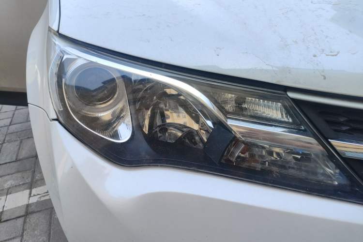 Used Toyota RAV4 2015 2.0L CVT Two-Wheel Drive Fashion Edition Right Front Headlight