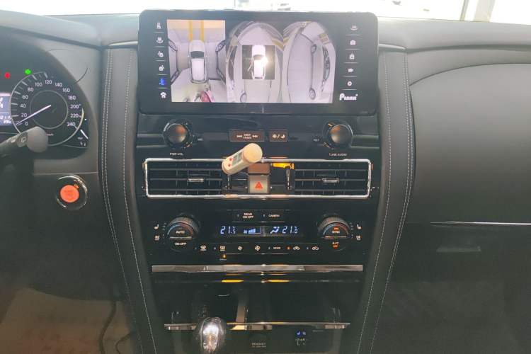 Used Nissan Patrol 2017 4.0L SE U.S.-Spec Version Audio And AC Panel