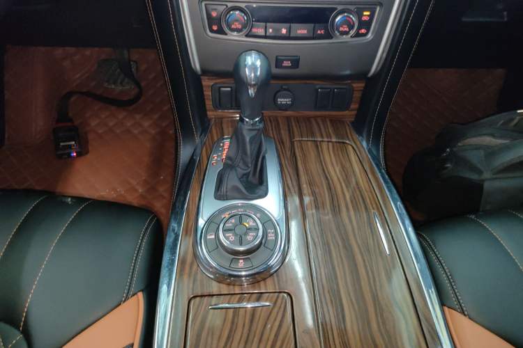 Used Nissan Patrol 2018 Y62 4.0 XE Middle East Gear Lever