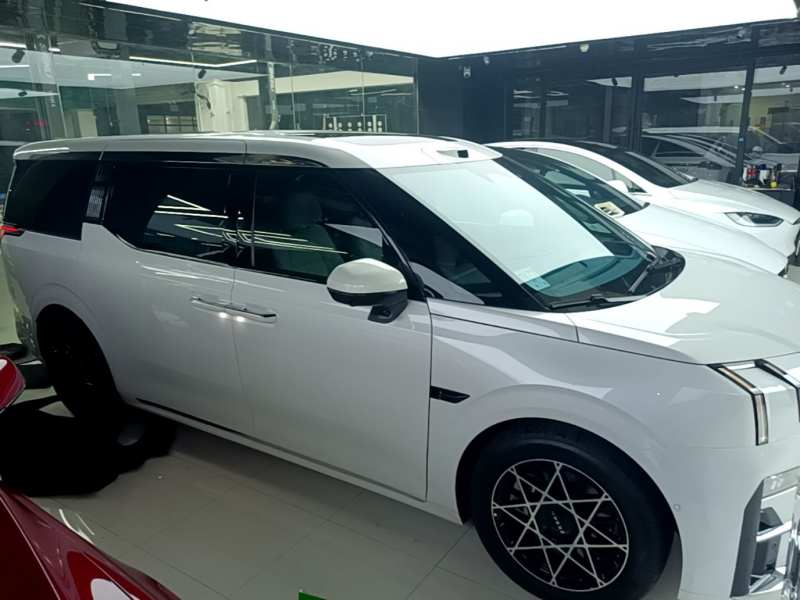 Used Zeekr 009 2024 7-Seater Aisle Version 108 kWh — 3