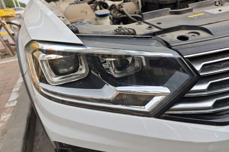 Used Volkswagen C-TREK 2020 1.5L Automatic Comfort Model Right Front Headlight