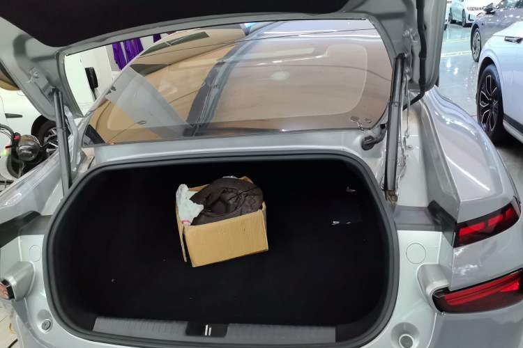 Used XPeng P7 2021 480E Trunk
