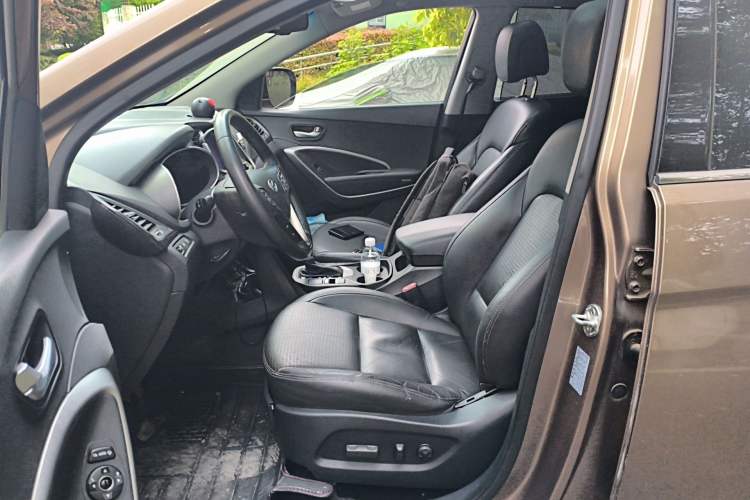 Used Hyundai Santa Fe 2013 2.4L Automatic Two-Wheel Drive Smart Version Left Front Seat