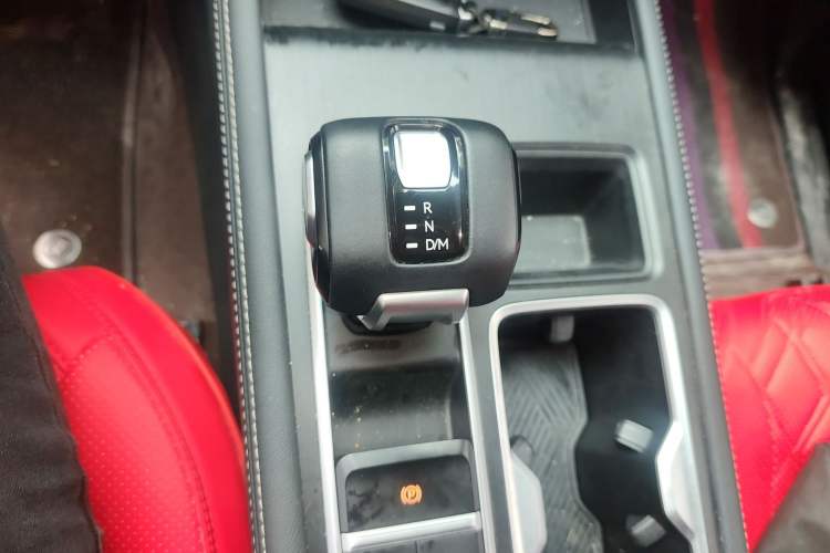 Used JMC DaDao 2023 All-Purpose Model 2.3T Diesel Automatic Two-Wheel Drive Standard Wheelbase Comfort Edition Gear Lever