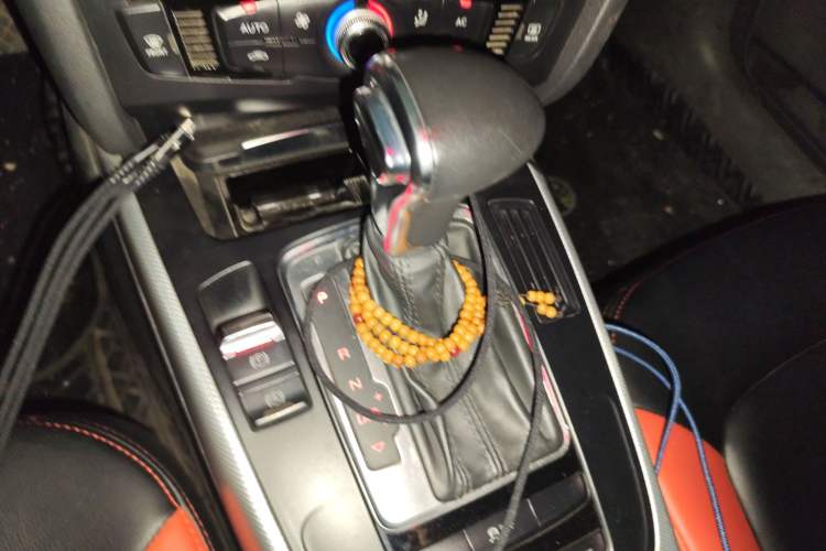 Used Audi A4L 2013 35 TFSI Automatic Standard Model Gear Lever