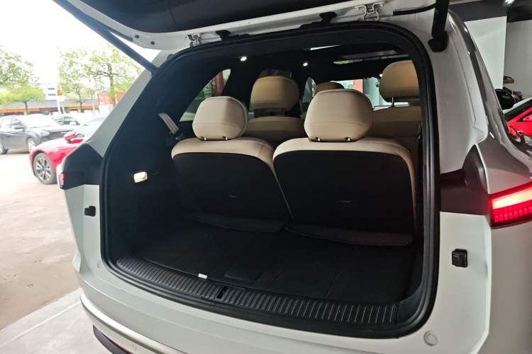 Used ONVO Luxeed L90 2025 Model—Ultra Six-Seater Version Trunk