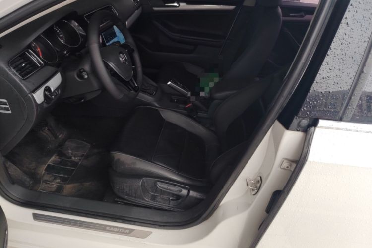 Used Volkswagen Sagitar 2015 1.6L Automatic Comfort Model
