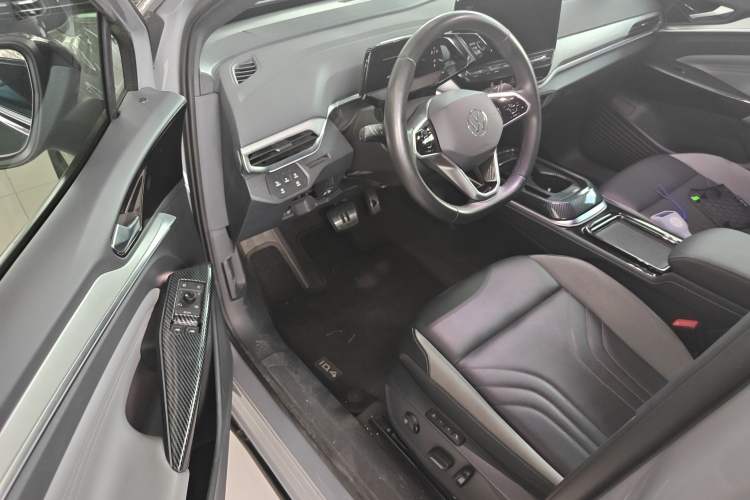 Used Volkswagen ID.4 CROZZ 2021 Long-Range PRO Two-Wheel Drive Version
