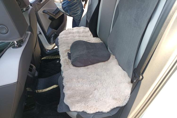 Used Volkswagen T-ROC 2025 Facelift Model 2 300TSI DSG Two-Wheel Drive Chenguang Edition Left Rear Seat