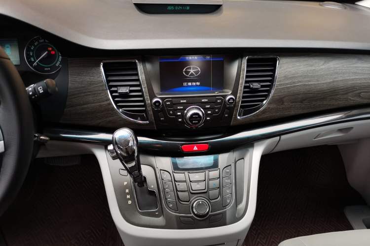 Used JAC Refine M5 2013 2.0T Gasoline Automatic Business Edition
