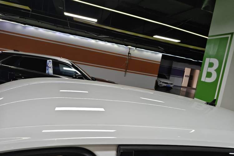 Used Volkswagen Tharu 2023 300TSI Two-Wheel-Drive Crescent Edition Roof