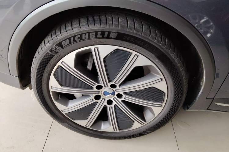 Used Denza N8 2023 Four-Wheel Drive Ultra-Hybrid Flagship Six-Seater Version