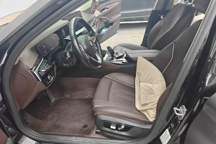 Used BMW 5 Series 2021 525Li Luxury Package Left Front Seat