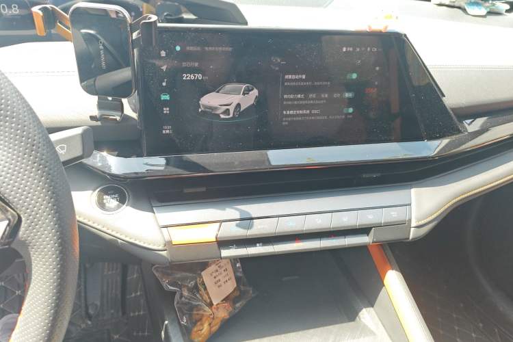 Used CHANGAN UNI-V 2022 1.5T Prestige Version Audio And AC Panel