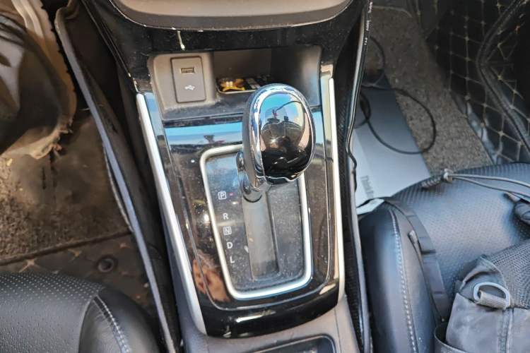 Used Nissan Sylphy 2019 1.6XV CVT Smart Connect Luxury Edition China VI Standard Gear Lever