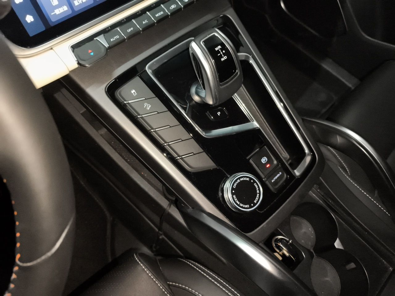 Geely Auto Emgrand X7 Sport 2022 Boyue X 1.8TD DCT Smart Model — снимка 14