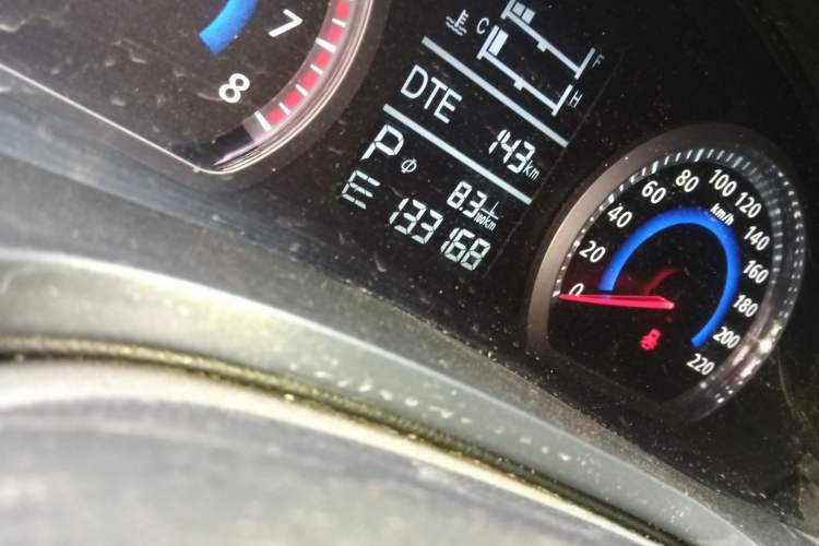 Used Zotye Z300 2014 1.6L Drive-Value Edition Automatic Elite Model Odometer Close Up