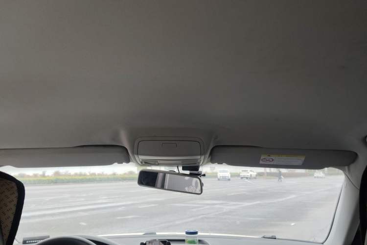 Used Volkswagen Tiguan 2015 1.4TSI Manual Two-Wheel Drive BlueMotion Edition Headliner