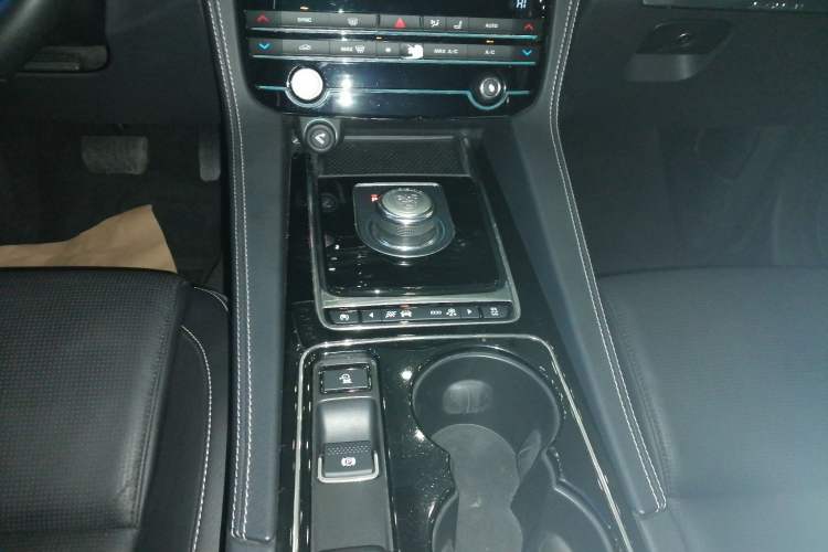 Used Jaguar F-PACE 2016 3.0 SC Four-Wheel Drive R-Sport Sport Edition