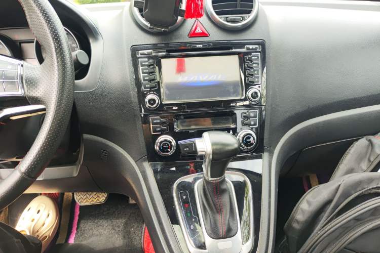 Used Haval H6 2016 Upgraded Model 1.5T Automatic Two-Wheel Drive Elite Version Audio And AC Panel