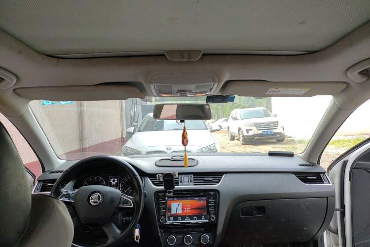 Used Skoda Octavia 2016 1.6L Manual Smart Drive Version
