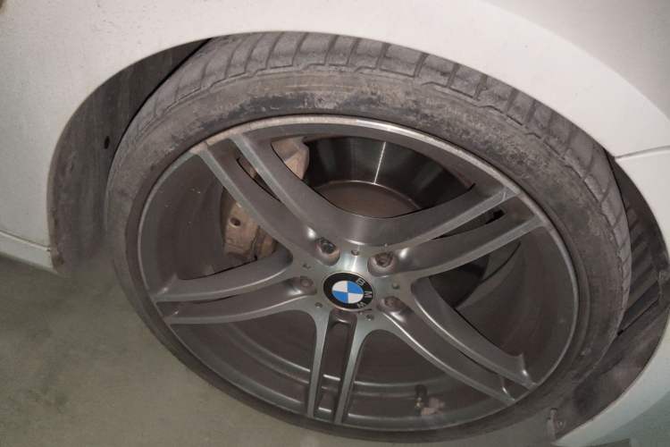 Used BMW 3 Series 2011 335i Convertible Coupe Right Front Wheel Hub