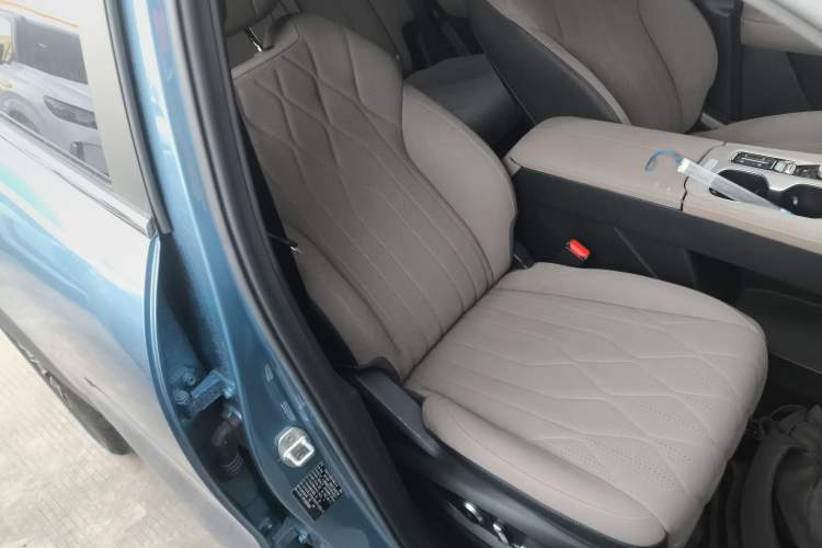 Used Chery Tiggo 8 PLUS C-DM 2025 1.5T 116 km Prestige Version 5 Seats
