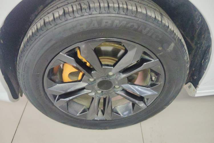 Used Dongfeng Aeolus Yixuan 2023 Mach Edition 1.5L Automatic Chasing Wind Version Left Front Wheel Hub