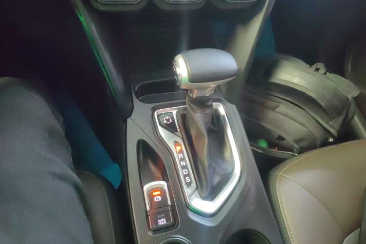 Used GAC Trumpchi GS4 2017 235T Automatic Two-Wheel Drive Luxury Smart Connectivity Version Gear Lever