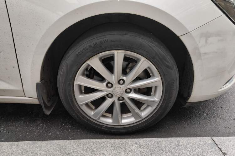 Used Buick Verano 2017 Sedan 20T Dual-Clutch Leading Model