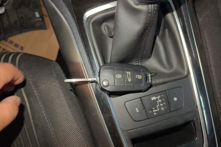 Used Peugeot 408 2015 1.2T Automatic Luxury Edition Interior 1