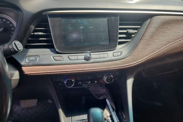 Used Buick GL6 2019 18T 6-Seater Connected Luxury Version China VI Standard
