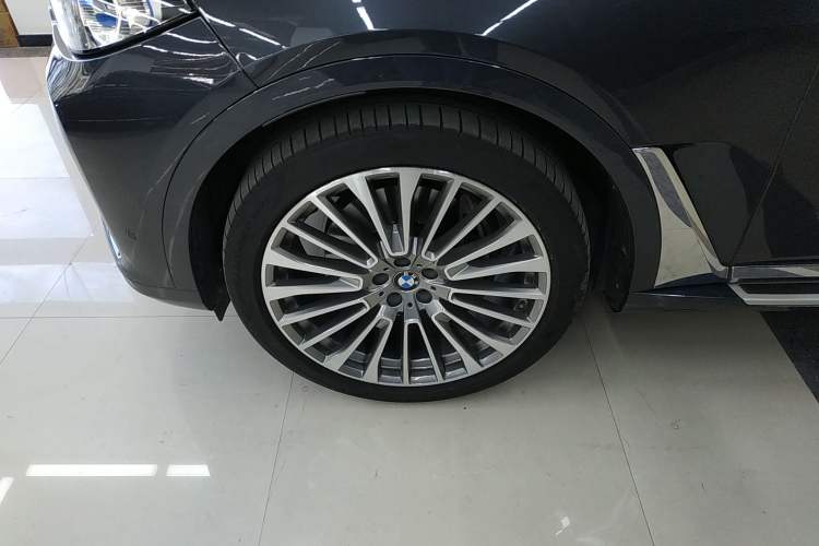Used BMW X7 2021 xDrive40i Luxury Package with Premium Features