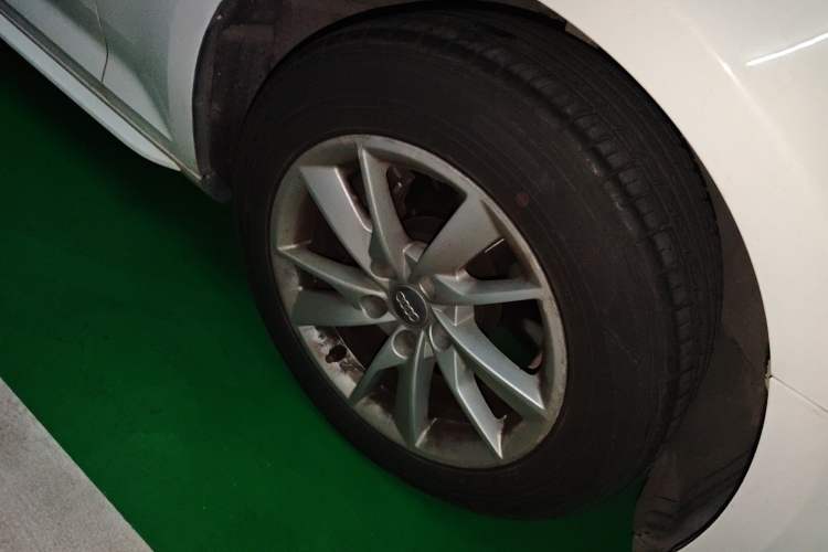 Used Audi A4L 2017 40 TFSI Ambition Edition Right Front Wheel Hub