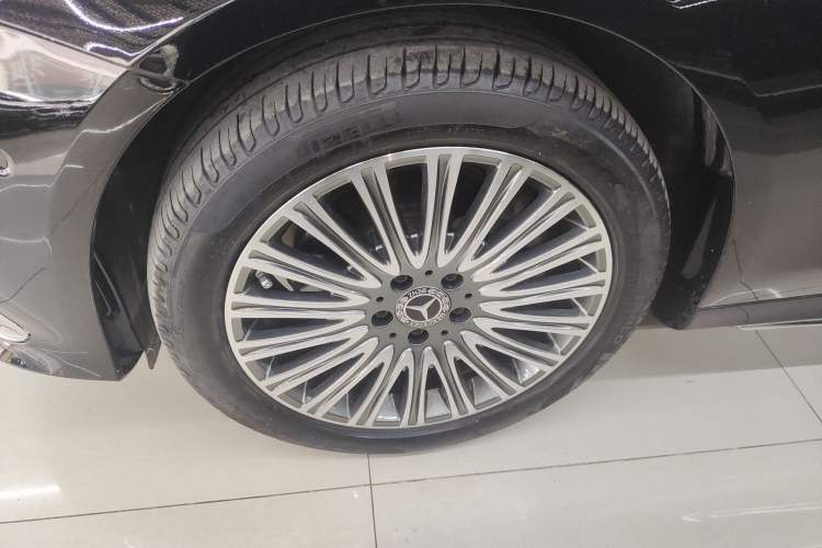 Used Mercedes-Benz E-Class 2023 Restyled E 300 L Sport Luxury Edition Left Front Wheel Hub