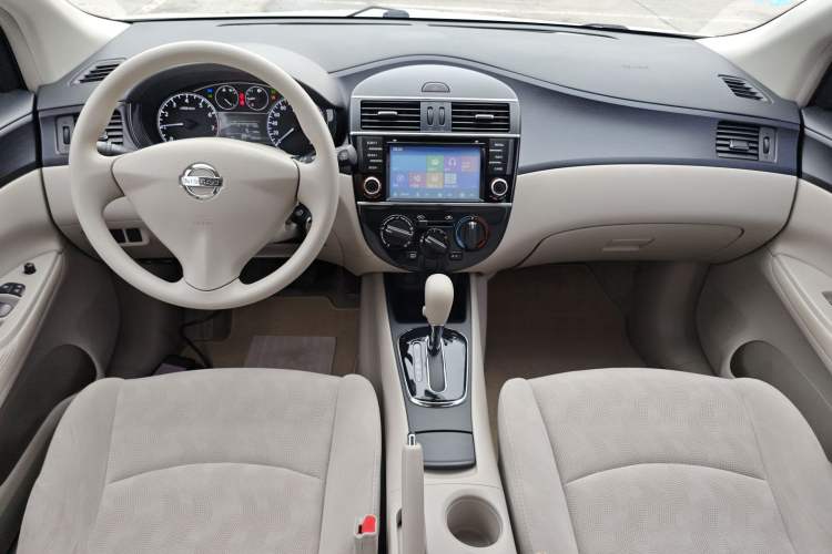 Used Nissan Tiida 2011 1.6L CVT Comfort Model Center Console