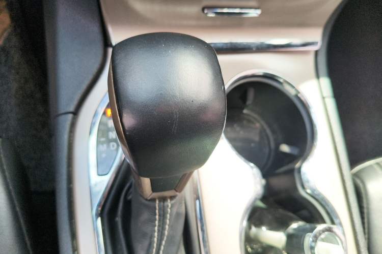 Used Jeep Grand Cherokee 2016 3.0L Comfort Navigation Edition Gear Lever