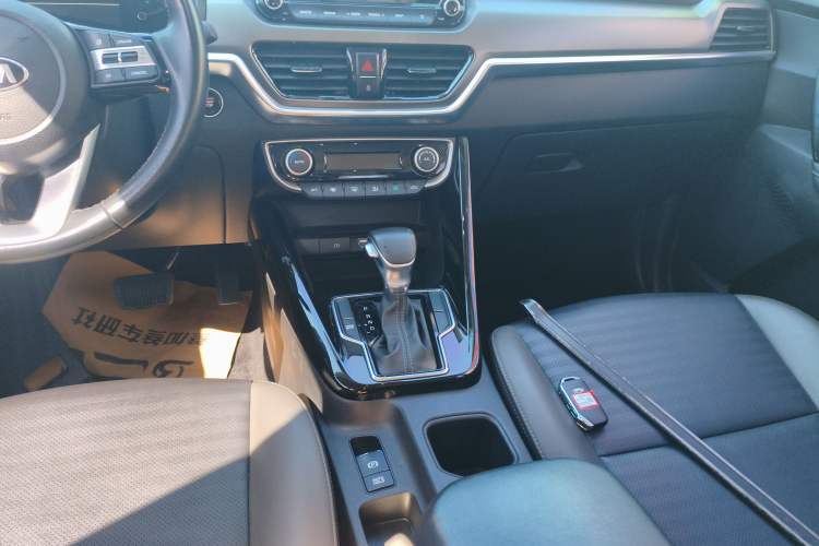 Used Kia Sportage R 2019 2.0L Automatic Smart Luxury Edition Gear Lever