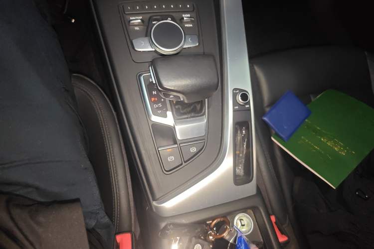 Used Audi A4L 2018 30th Anniversary Edition 40 TFSI Fashion Model
