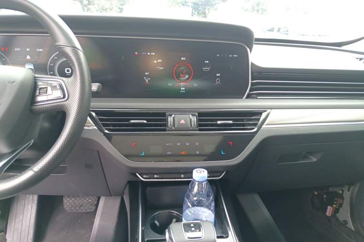 Used Hongqi HS5 2022 Revised Version 2.0T Smart Connect Flagship Edition Audio And AC Panel