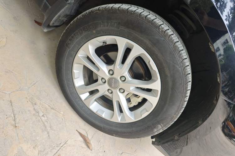 Used Haval M6 2017 1.5T Automatic Two-Wheel Drive Urban Model Right Front Wheel Hub