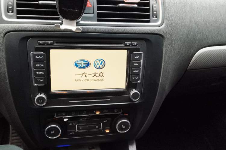Used Volkswagen Sagitar 2013 2.0 TSI GLI Audio And AC Panel