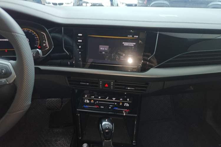 Used Volkswagen Passat 2026 Model, Outstanding 380TSI Xingkong Longteng Edition Audio And AC Panel